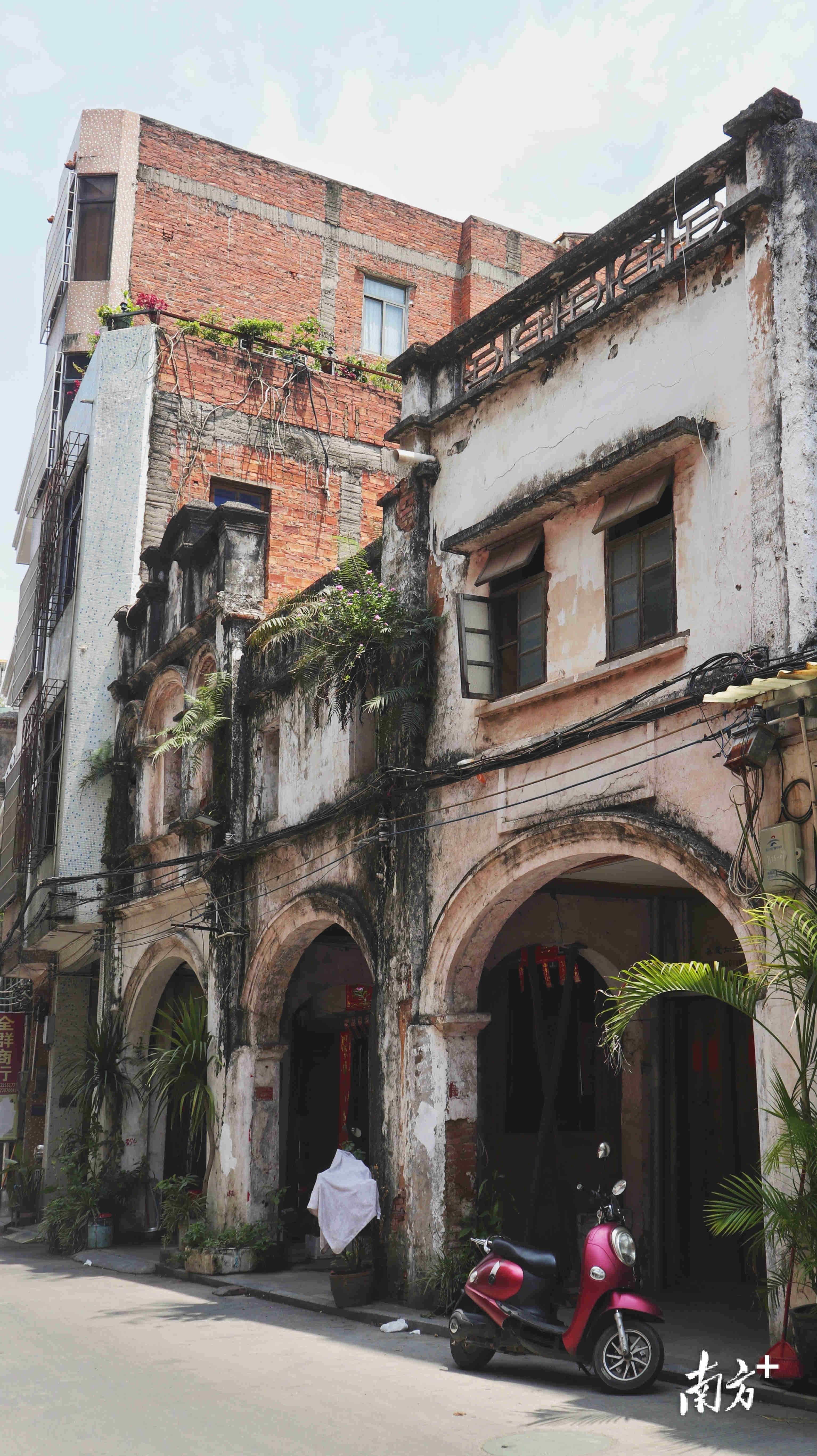 吴川梅菉骑楼街:百年骑楼 烟火人间_梅菉街道_凌生_李达