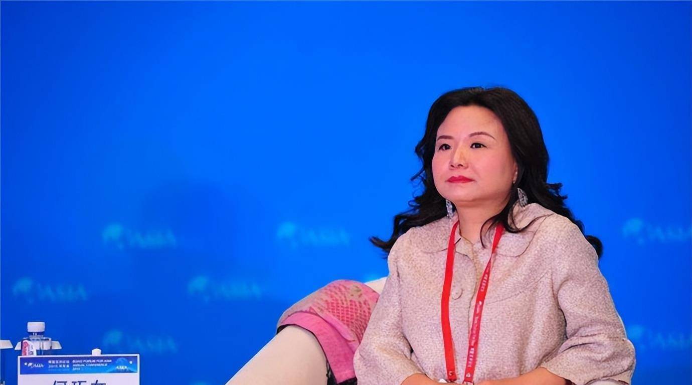 浙江女首富何巧女:身价300亿,赴美豪捐96亿,却在国内欠债200亿_东方