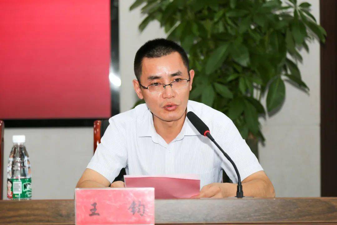 泾县100名准大学生收到16.8万元资助金_爱心_企业_教体局