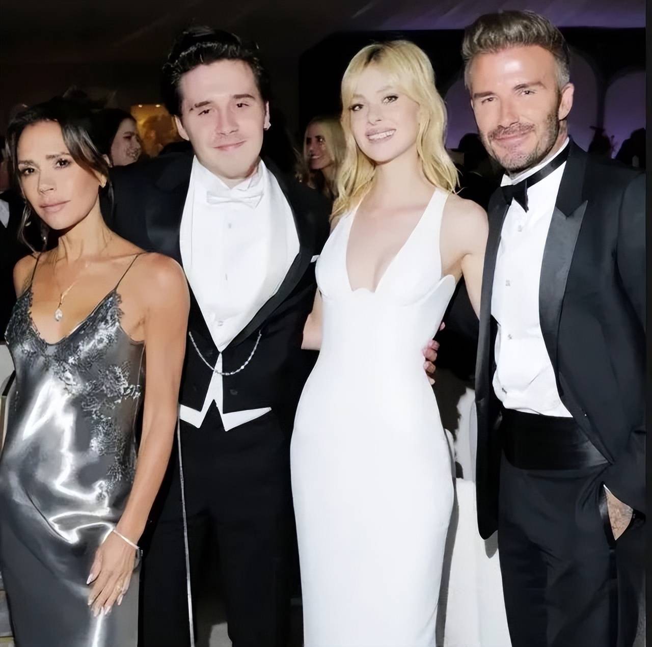 儿子娶白富美，欠债4.4亿照样游艇出海，她豪门风光背后果然有隐情_搜狐网, image size:1280x1270