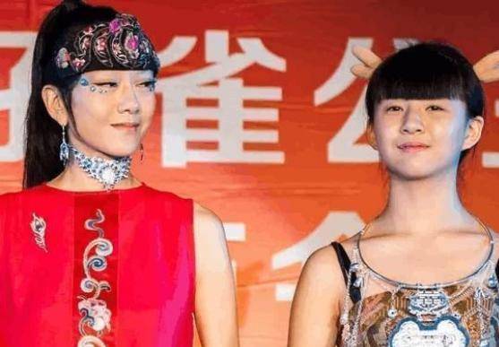 小彩旗频繁出入酒吧,喊陌生男子老公,杨丽萍表示不再培养_舞蹈_舞台