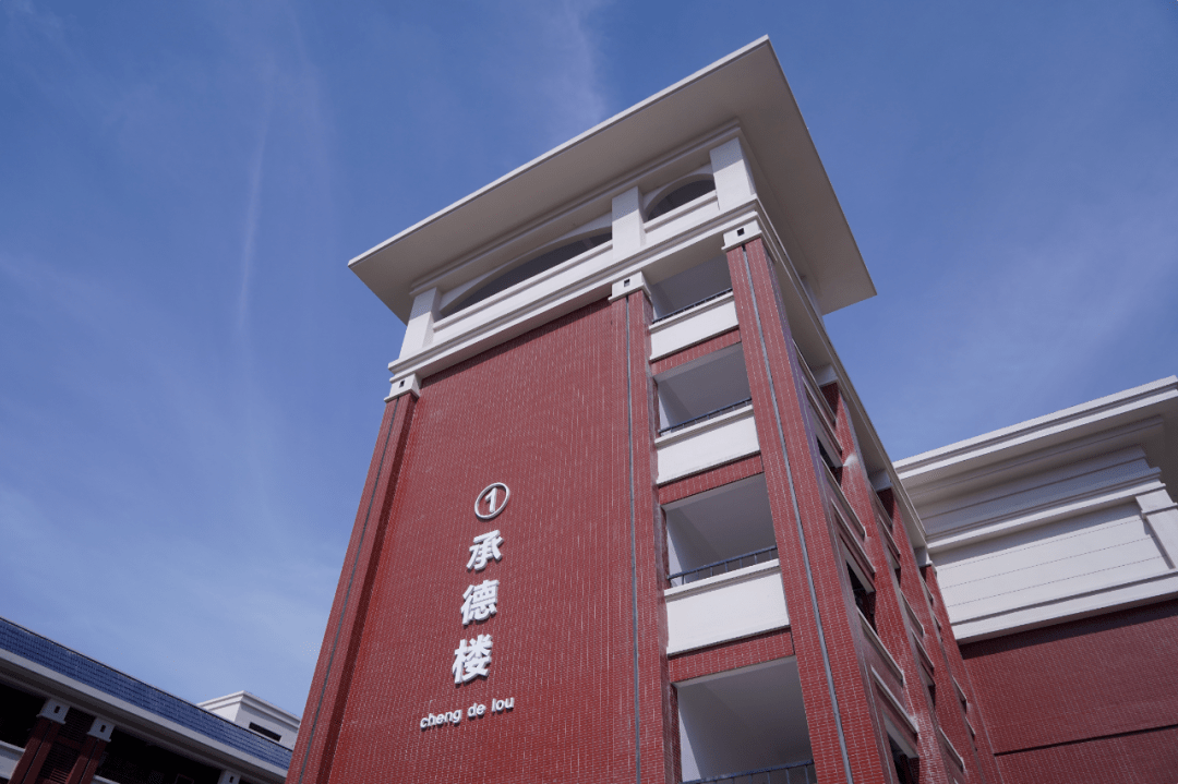 鄂州市武昌学校(城南校区)位于鄂城区城际铁路以南,洋澜南路以西,黄龙