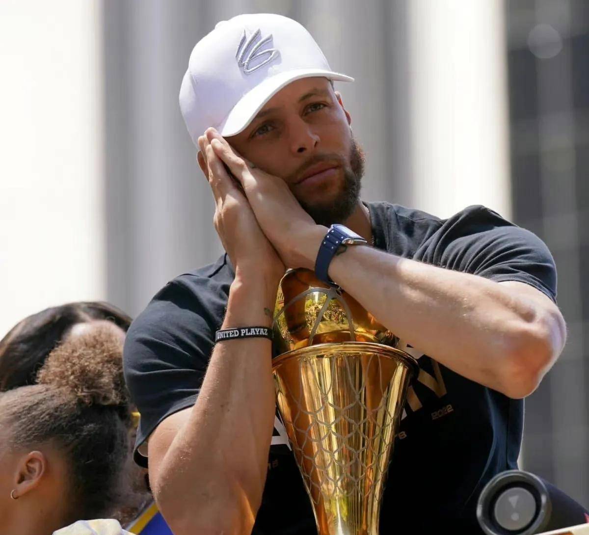 詹姆斯提前续约背后的故事,库里谈晚安安的由来_湖人_1_nba