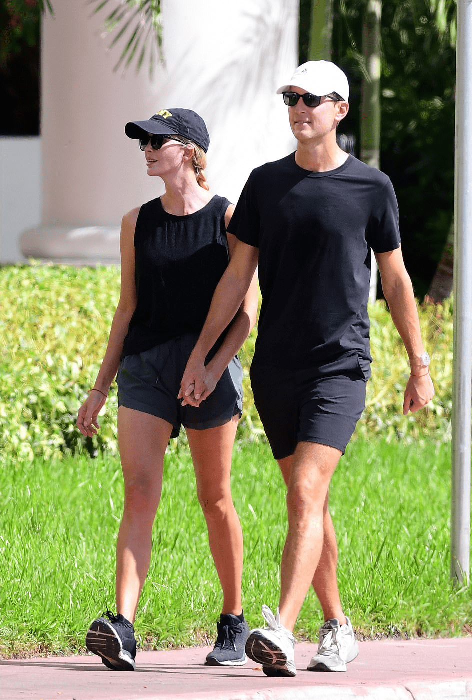 穿情侣装可真甜,40岁了都这么显嫩_库什纳_身材_风格