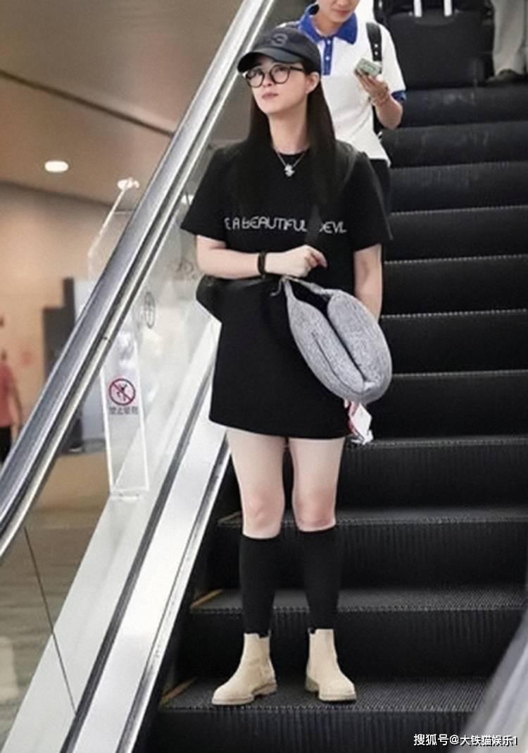 "半身美人",镜头前貌美如花,私下却被走路姿势破功_身材_刘涛_女明星