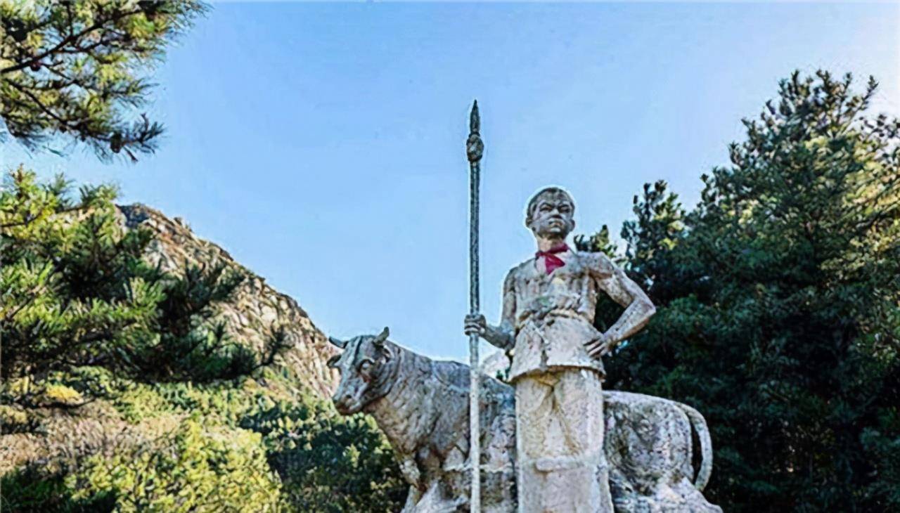 王二小墓地现状:葬于牺牲处,儿时玩伴守墓59年_日本_八路军_史林山