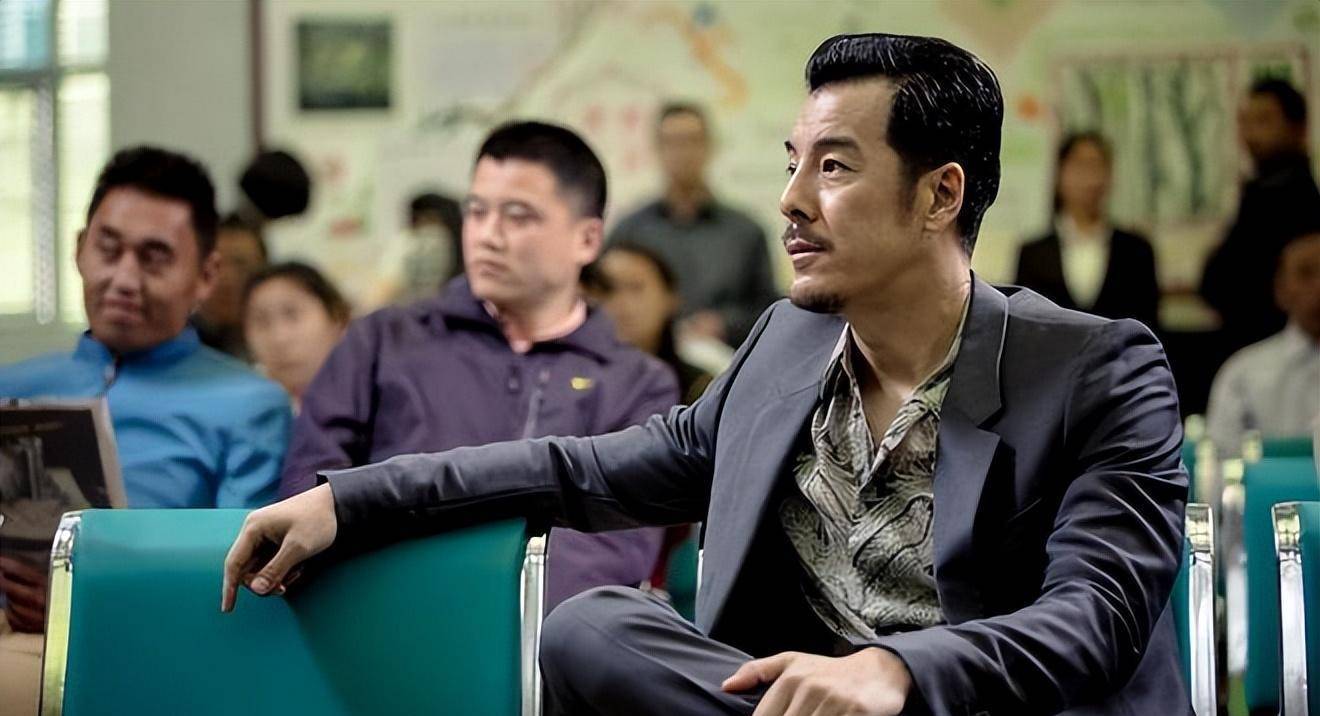 闲暇之余,海一天喜欢健身,多年来,他一直保持着自己的"六块腹肌",身材