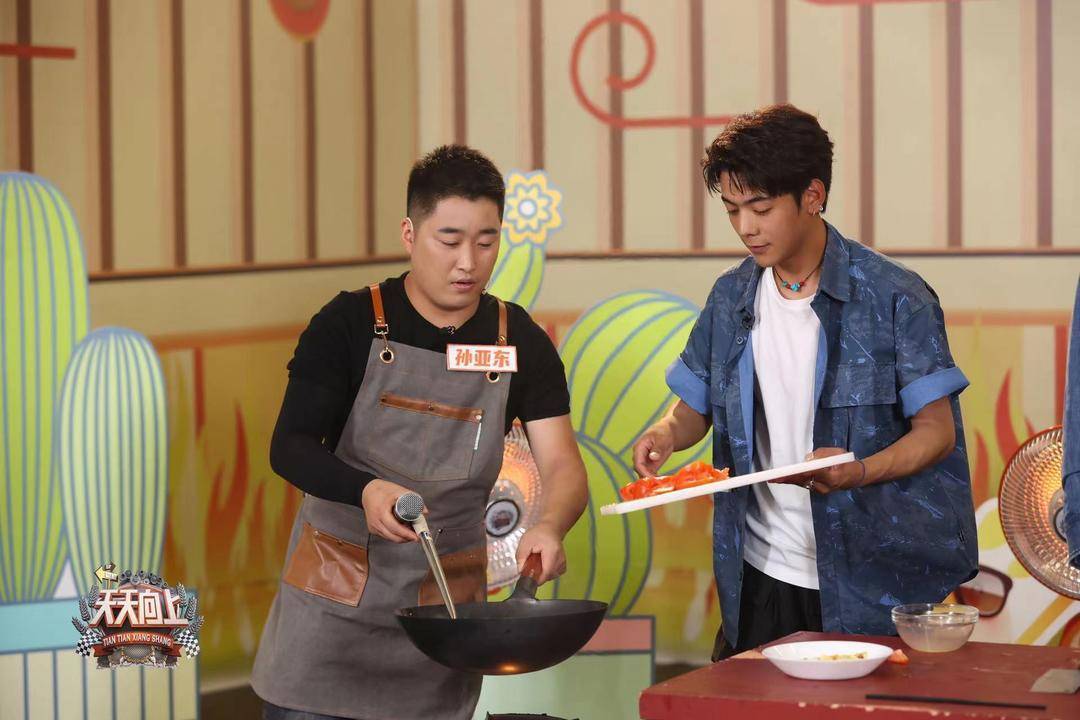苏醒代班《天天向上》,为"高温作业者"送上"消暑神器"_工作_丁真_兄弟