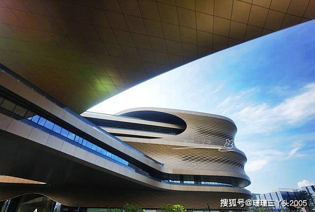 广州这座充满“曲线感”建筑，是白云区新地标，出自一位女设计师