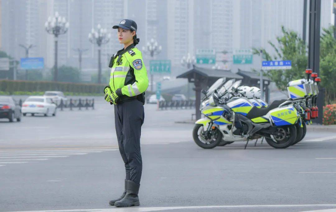 女子_申闪_头盔