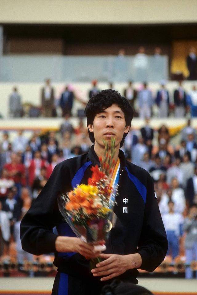 1988年汉城奥运会,25岁的朱建华在预赛就被淘汰了.