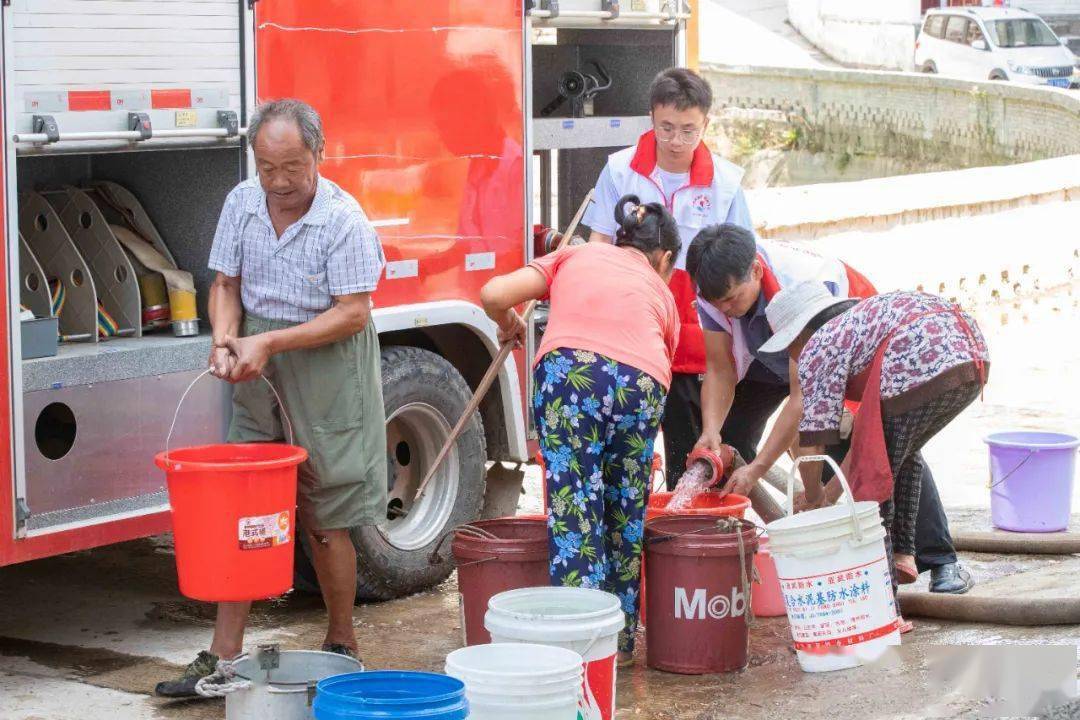 图说丨久旱送"甘霖 送水解民忧_万山_街道_生产