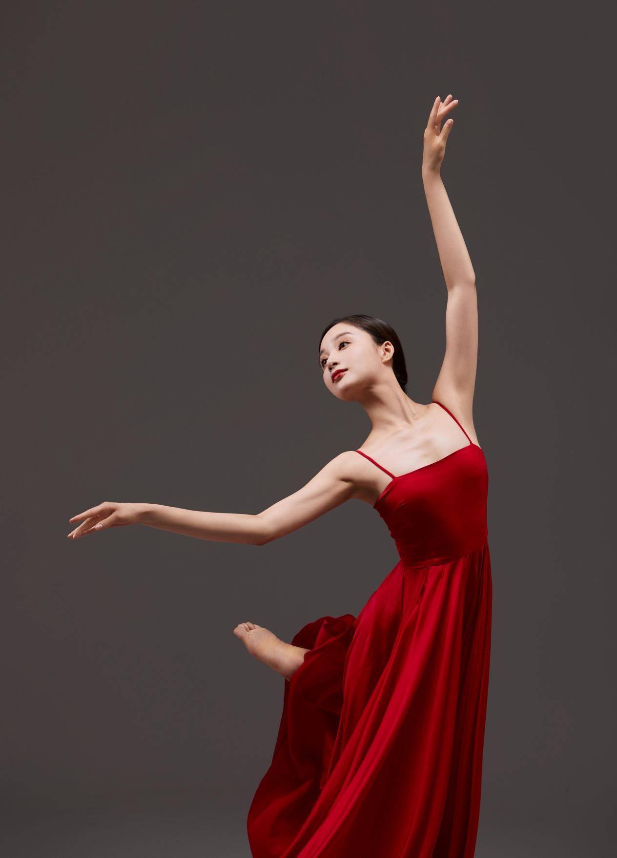 又美又会演戏还会跳芭蕾的孙嘉璐,原来是这样软萌的甜美女孩_视频