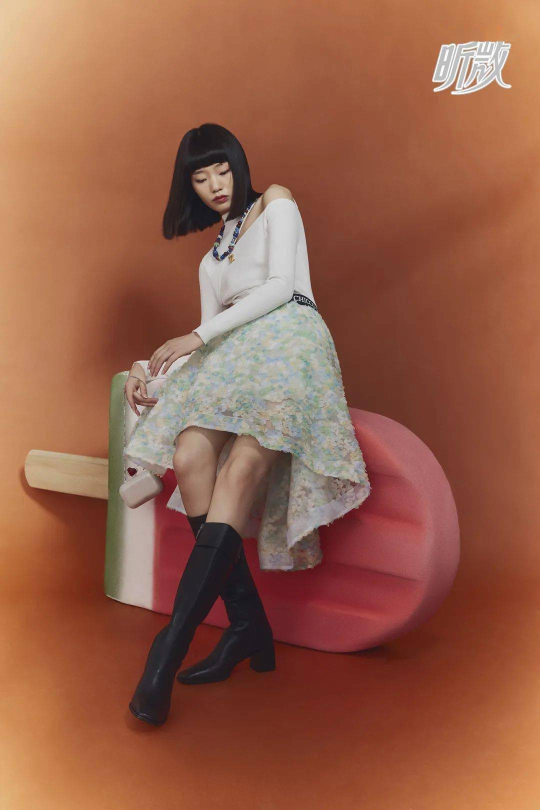 赵青腾 |《昕薇》时装大片,穿上彩虹治愈你!_造型_上海公司_幸福二村