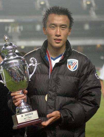 而回顾杜威的足球生涯,有过惊喜也有过紧张刺激,但最后还是归于平淡.