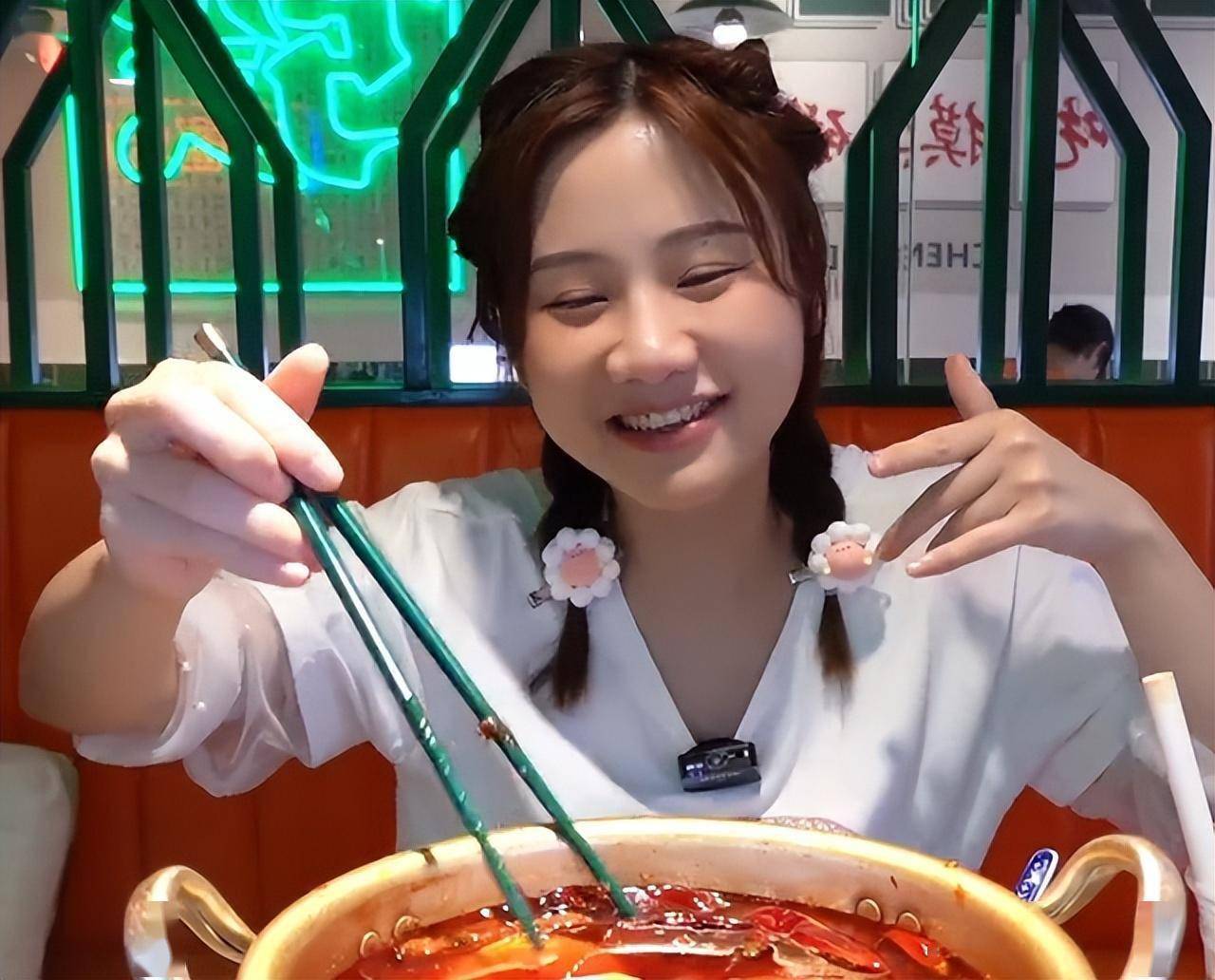 网红探店主播为何越吃越瘦?