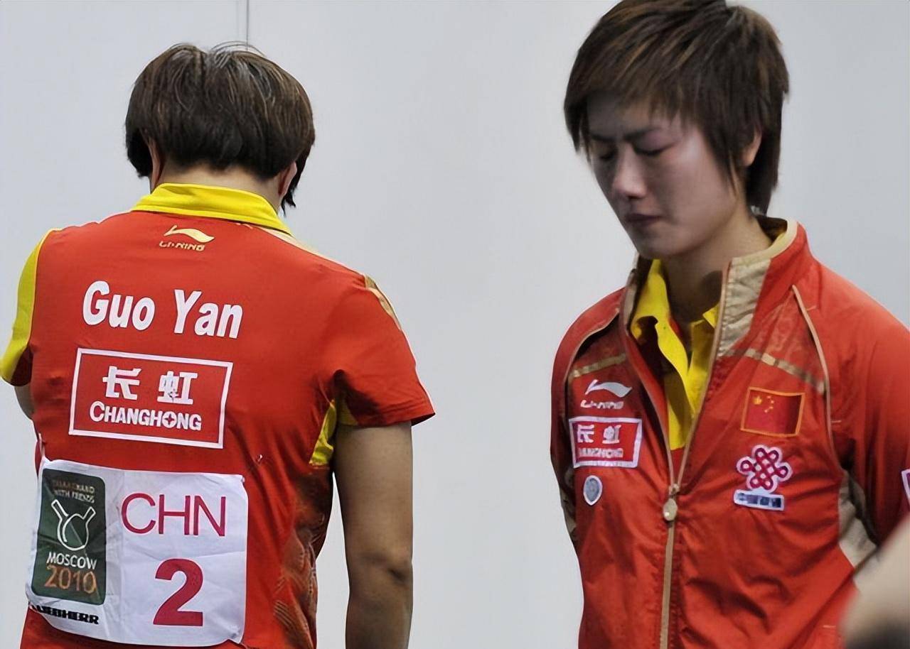 但这还不是她的巅峰,2年后的世乒赛,面对昔日的队友们,冯天薇带领