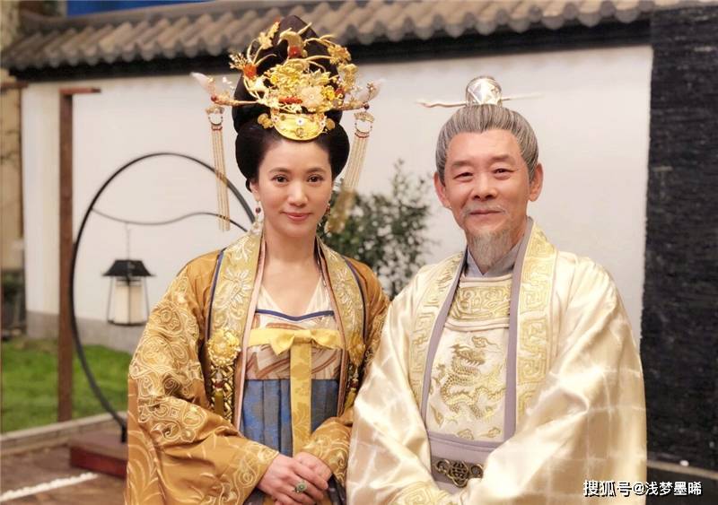 而李渊的母亲正是独孤伽罗的异母姐姐,他的父亲则是西魏八柱国之一的