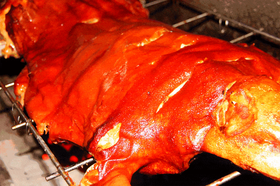 明记天下一绝特色菜馆】388/699元享门市价1110/1498元烤乳猪/烤全羊