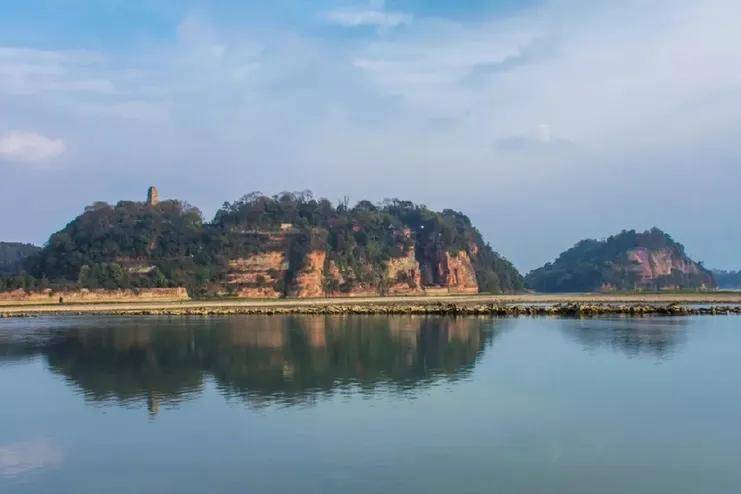 乐山大佛孪生兄弟:乐山卧佛是自然的巧合吗?_尤山_福全_老人