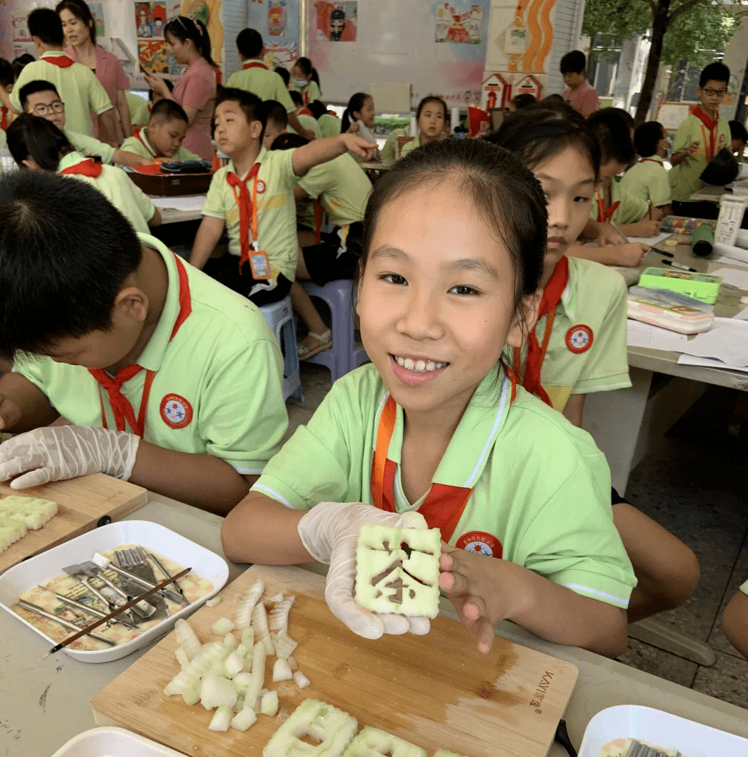 玉州区万秀小学简介图片