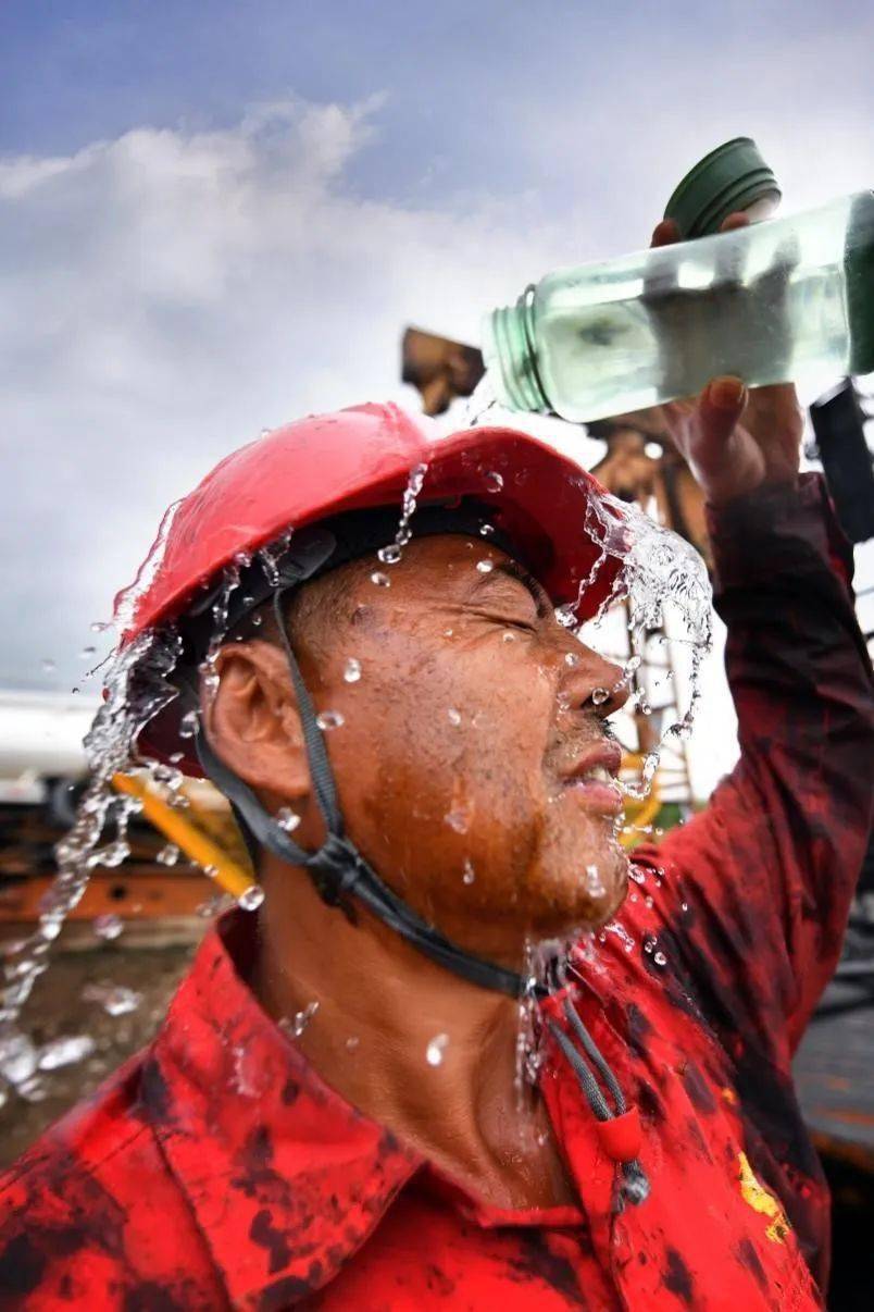 作业一队104班组作业工人吉林油田新民采油厂王春波7月下旬到8月中旬