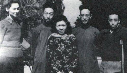 1940年,戴乃迭打算与杨宪益一同返回中国,这意味着戴乃迭将自己的一生