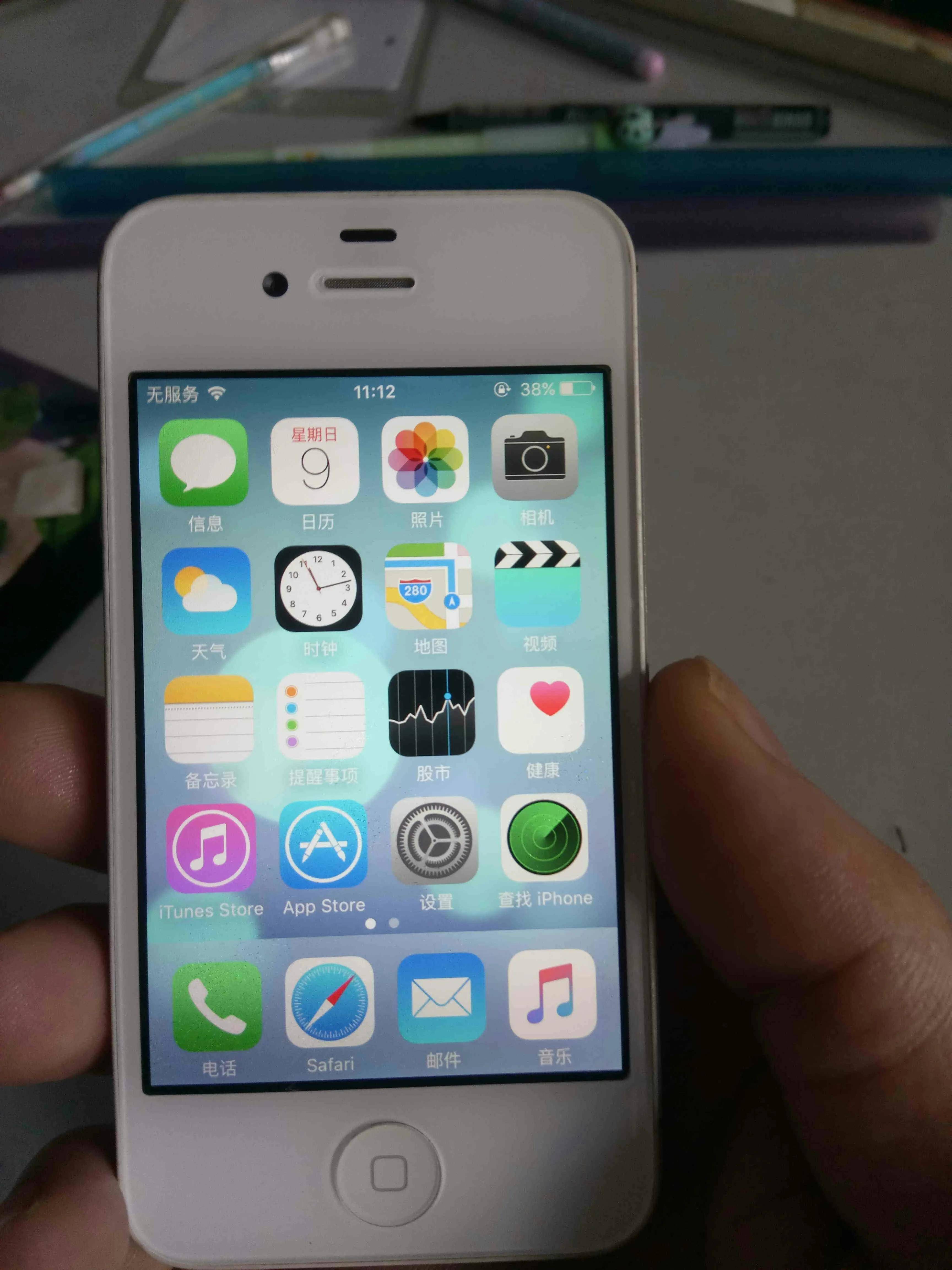 为了购买iphone4s有的人凌晨23点在appstore店排