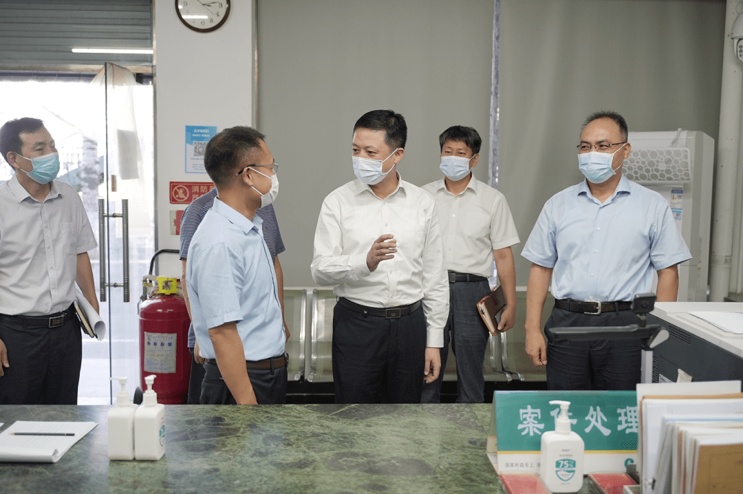 三分公司开展调研服务,并与市烟草专卖局(公司)党组成员,副总经理王智