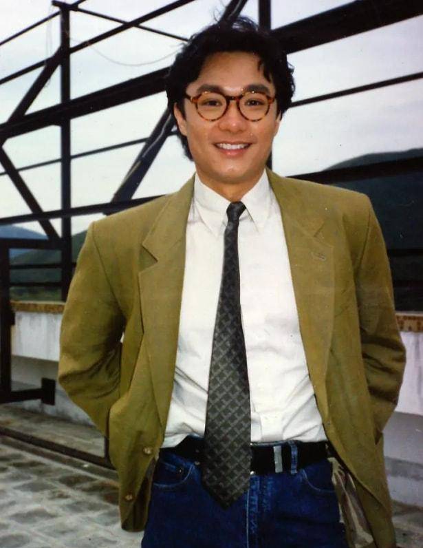 当时主演阵容包括大名鼎鼎的林俊贤,内地当红小花旦傅艺伟,以及周绍栋