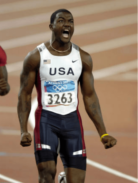 加特林美国著名的短跑悍将,加特林成名很早,22岁时就拿到了雅典奥运会