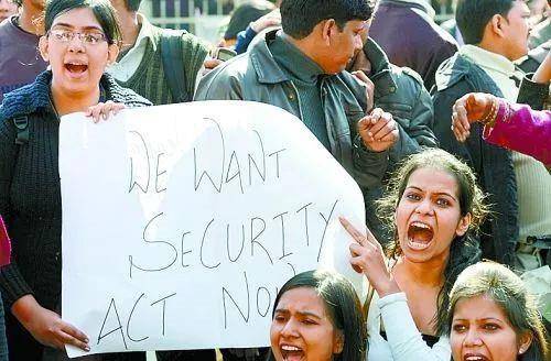 看看他的父母是谁,就知道了_电影_阿什拉夫_khan