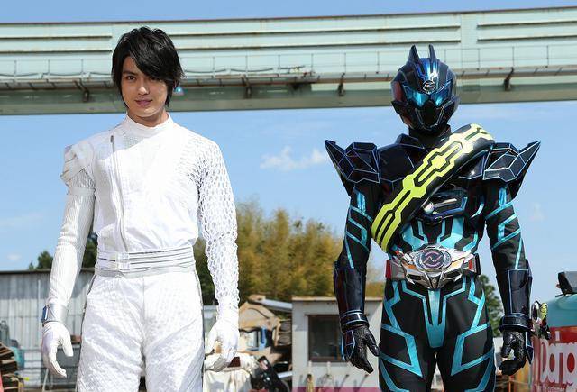 假面骑士驰骑演员偷税超过100万,私生活混乱,十几名女艺人被骗