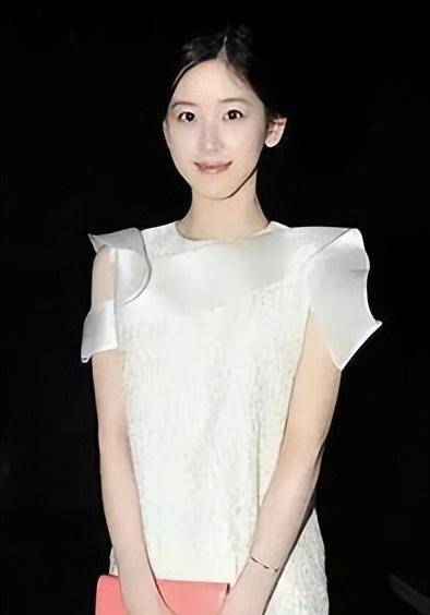 "高端玩家"章泽天:离婚分5块到如今1350亿身家,多次救刘强东_王屹芝