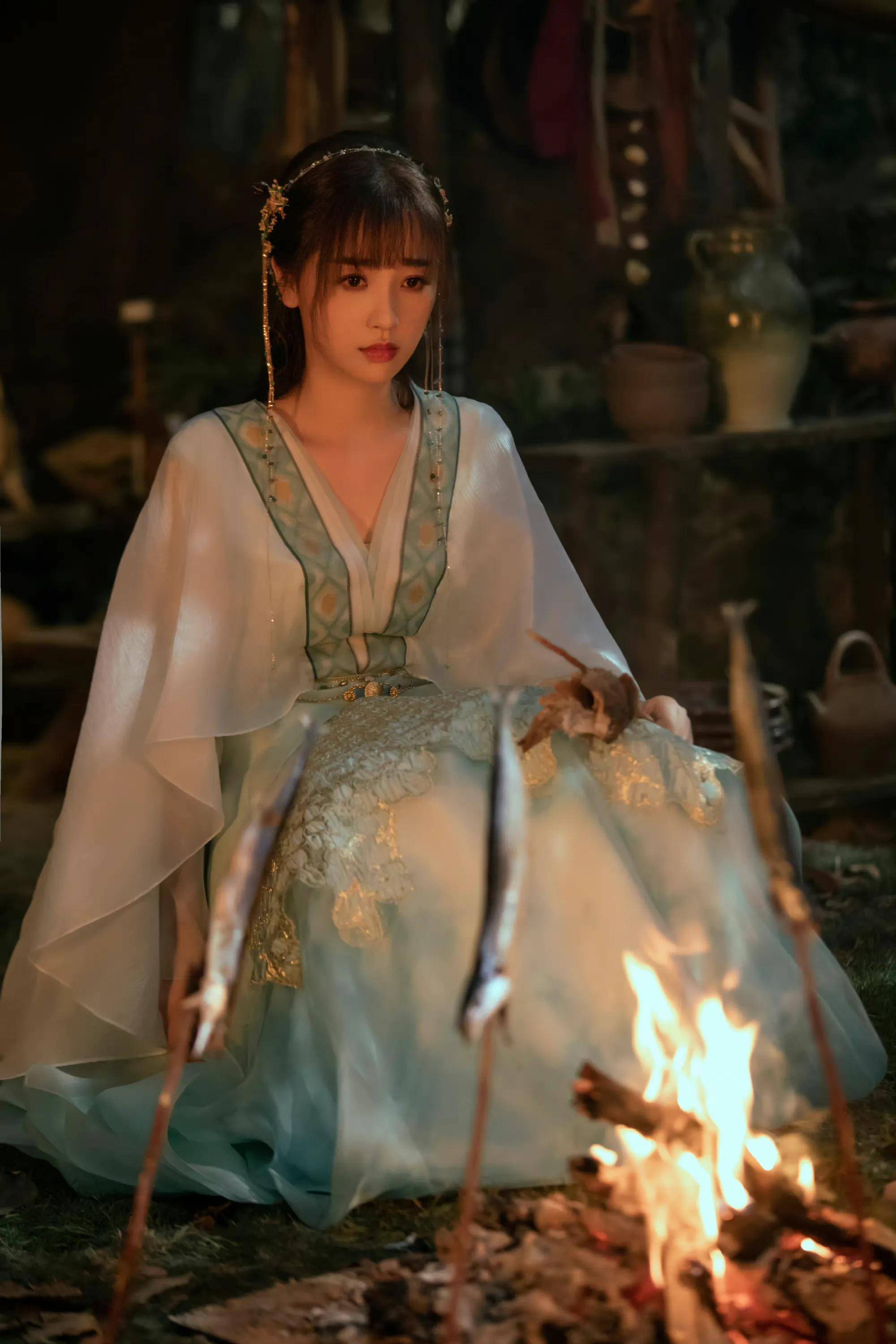 《苍兰诀》虞书欣造型盘点,东方神话,似幻似真_服饰_金色_深蓝色