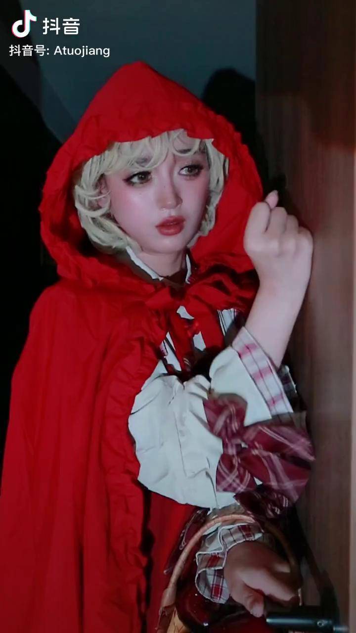 黑化小红帽真带感!死去的童年突然攻击我,你见过与狼为伴的小红帽吗?