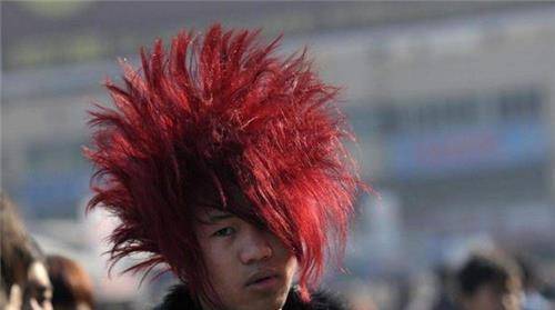 14年过去了,那个11岁就创办"杀马特家族"的男孩,如今成了老板_罗福兴