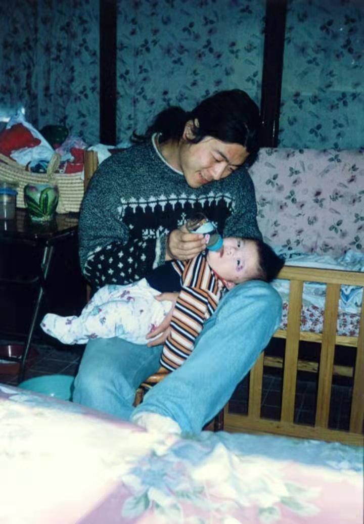 隐退10年陪你长大:黑豹主唱秦勇与傻儿子大珍珠的动人父子情_孩子