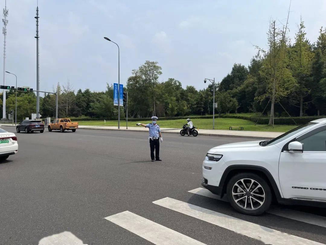 车辆_厦门路_路口