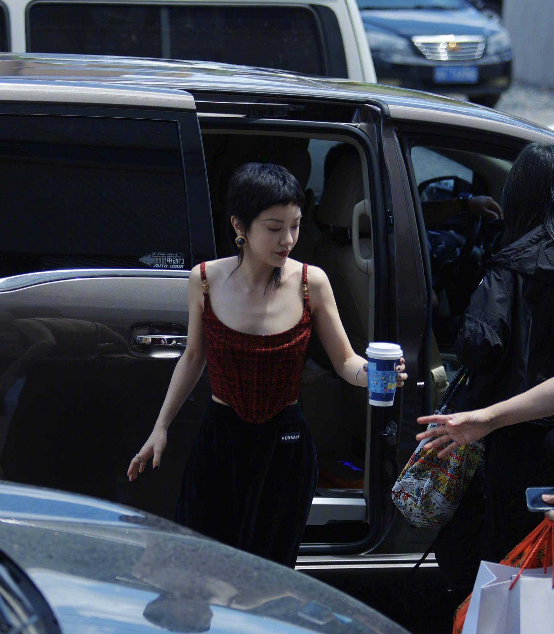 她在《小时代》里饰演的顾里给大家留下深刻印象,今年又参加了《浪姐3