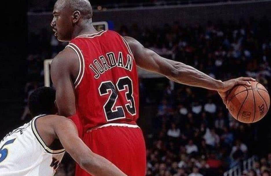 理性分析,球员时期乔丹酷爱抽雪茄,这不会影响他的比赛状态吗?