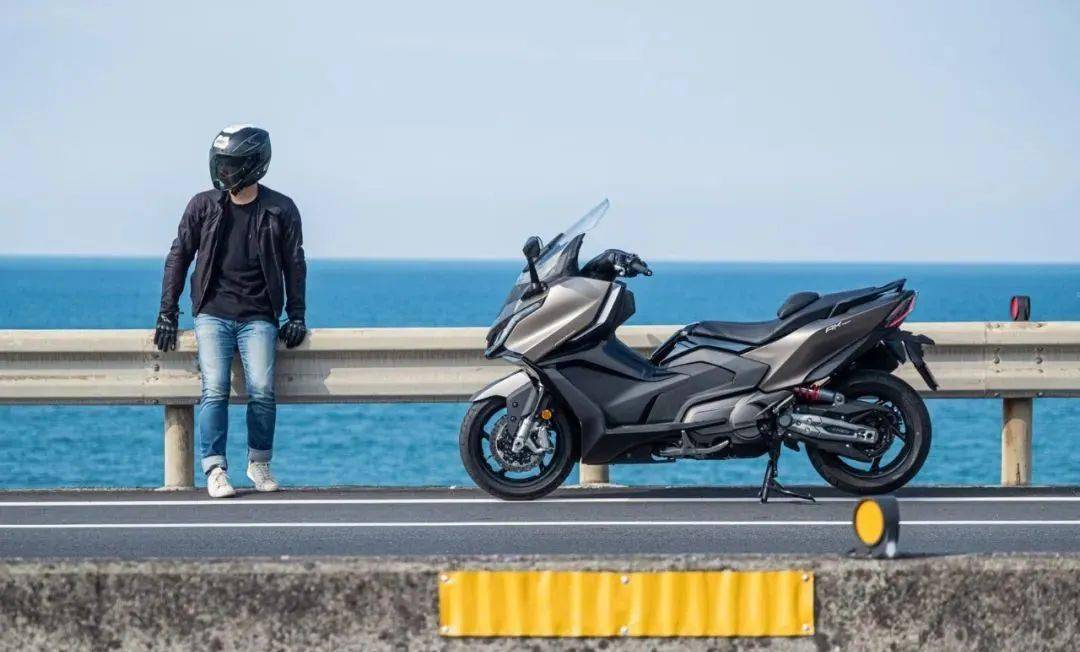 电动风挡,弯道abs,全面进化的光阳ak500终于来了!_搜狐汽车_搜狐网