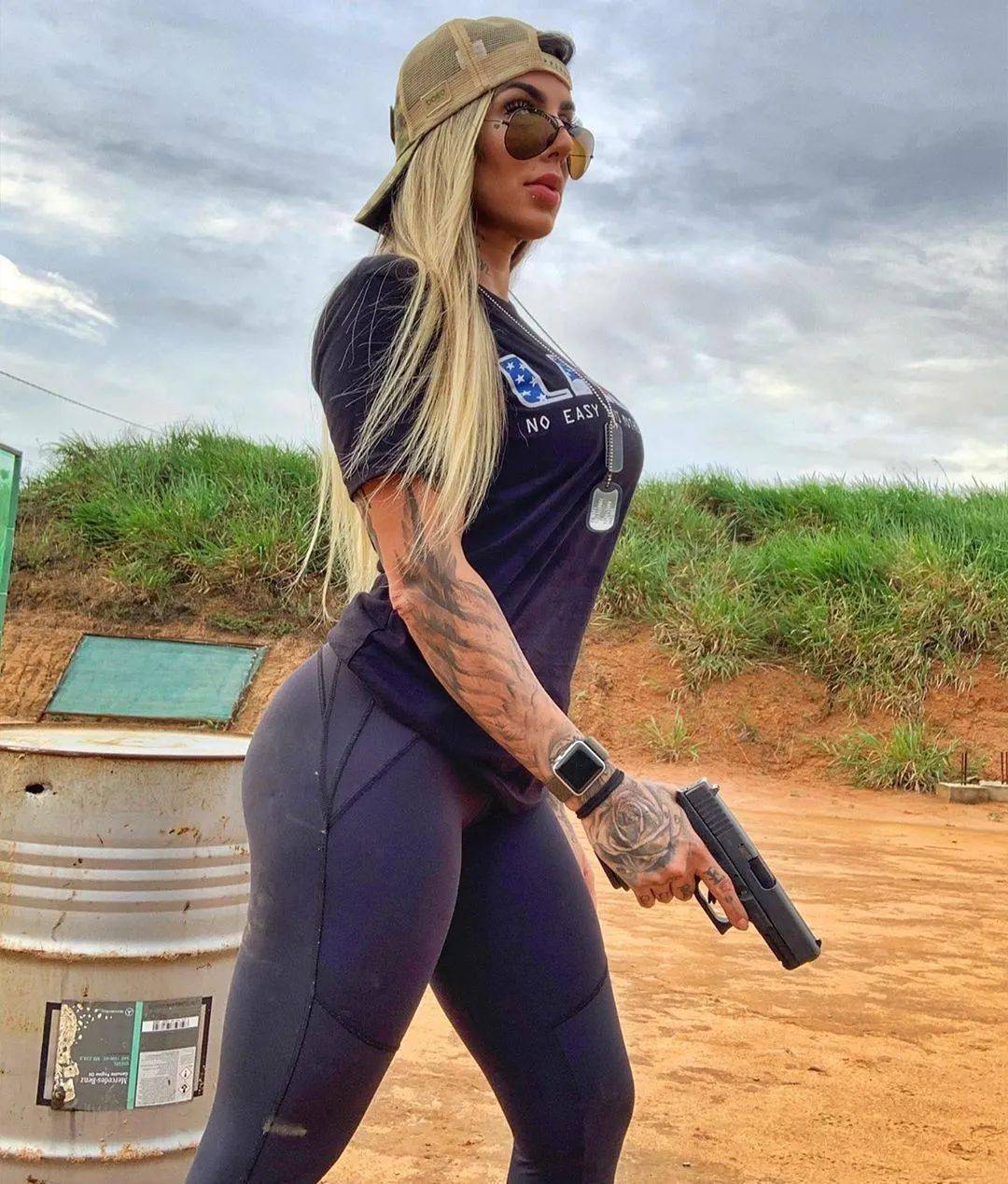 【女汉子】爱打枪的巴西美女moriana图集_战术_备份_公众