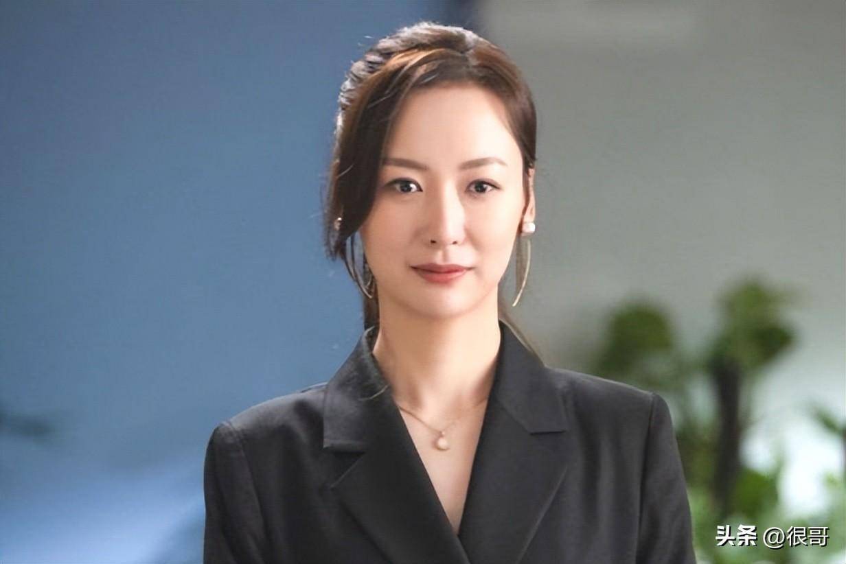 扮演丢失的牛的女演员名叫杨舒,我们都可以在《我是特种兵》系列剧中