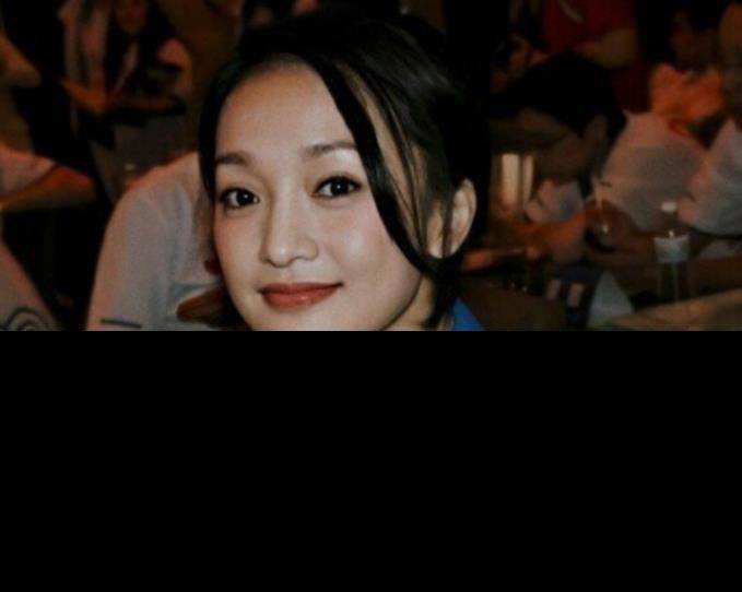 周迅早期素颜照曝光,五官神态撞脸唐艺昕,不愧是"灵气女神"_网友_年轻