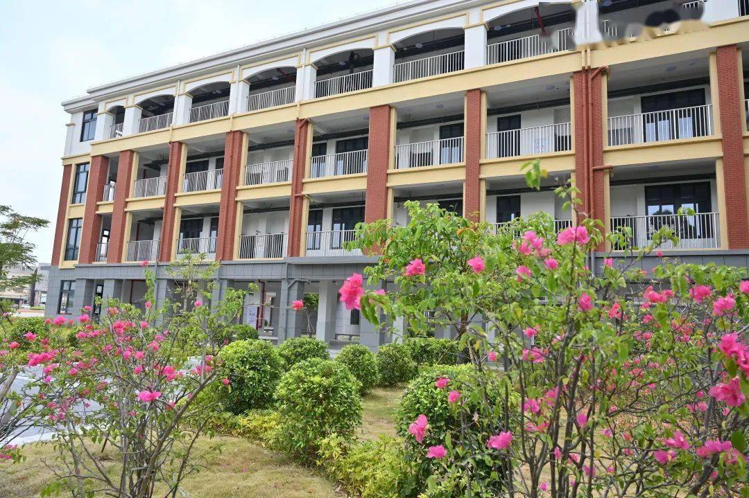 厦门市东山中学附属学校正式启幕让我们共同期待同安教育再谱新章点个