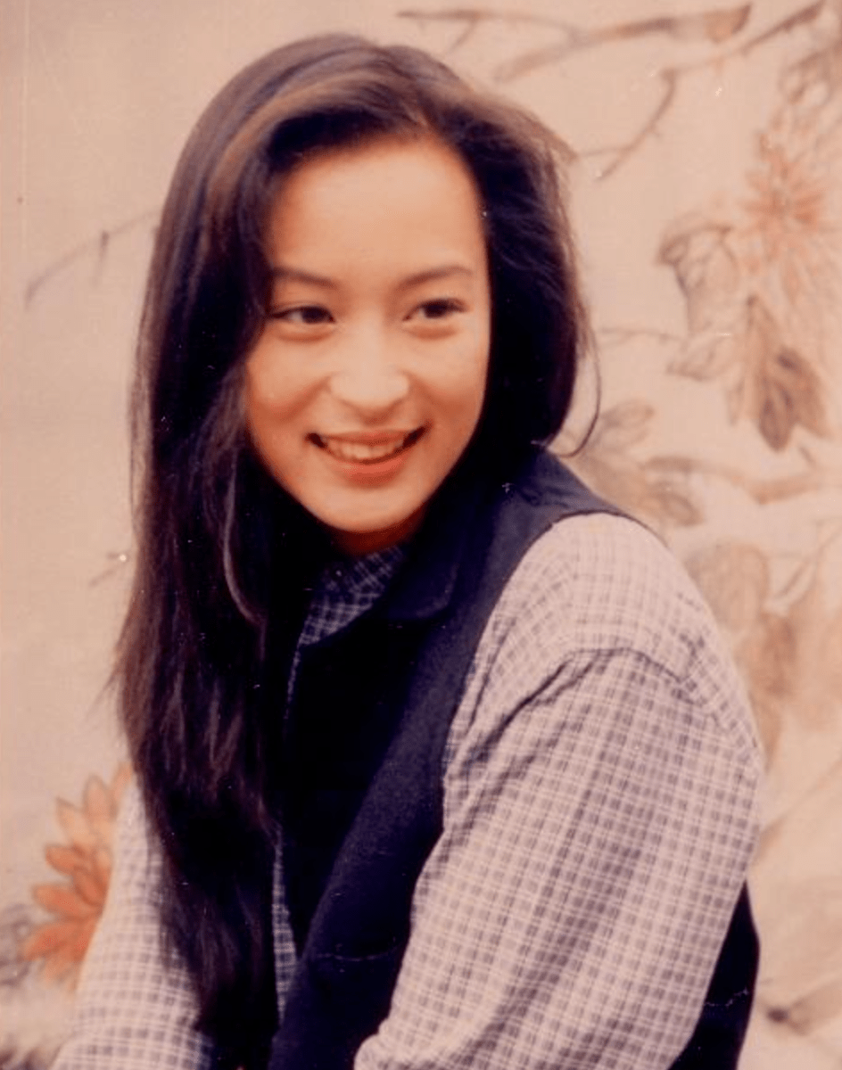 55岁黎美娴现身新加坡,与拍档周初明叙旧,两人28年未见毫不生疏_合作