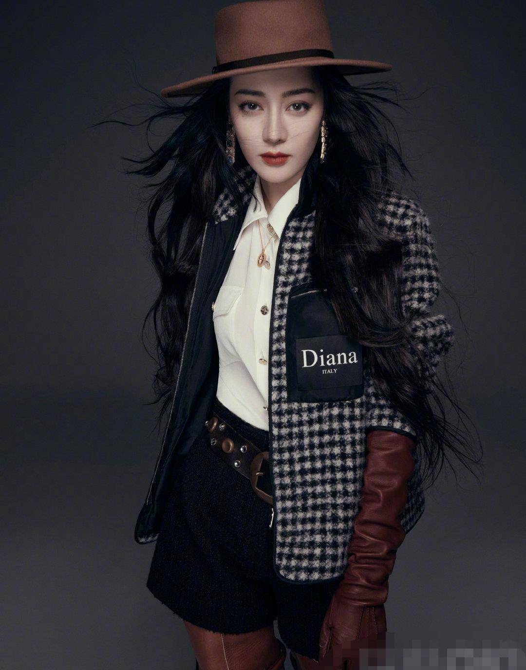 迪丽热巴最新大片,挑战民族风混搭造型,野性美好高级_风格_时尚_款式