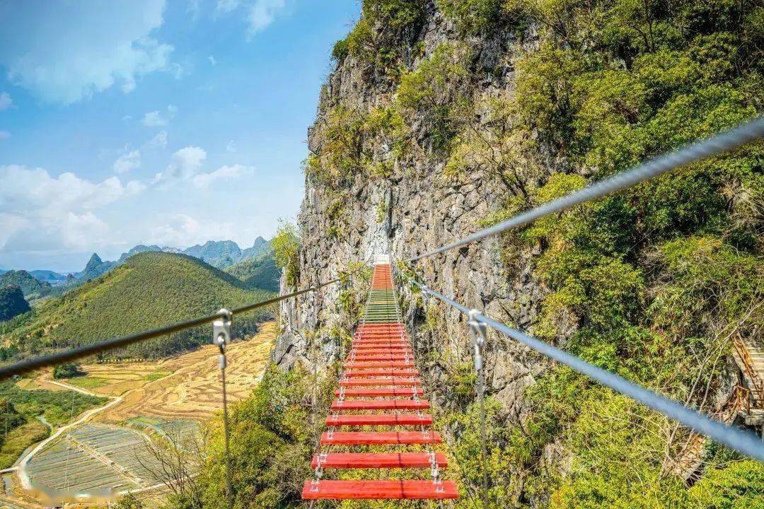 【爆款返场】599元抢购英西峰林小华山·花间闲度畔山木屋露台汤泉房