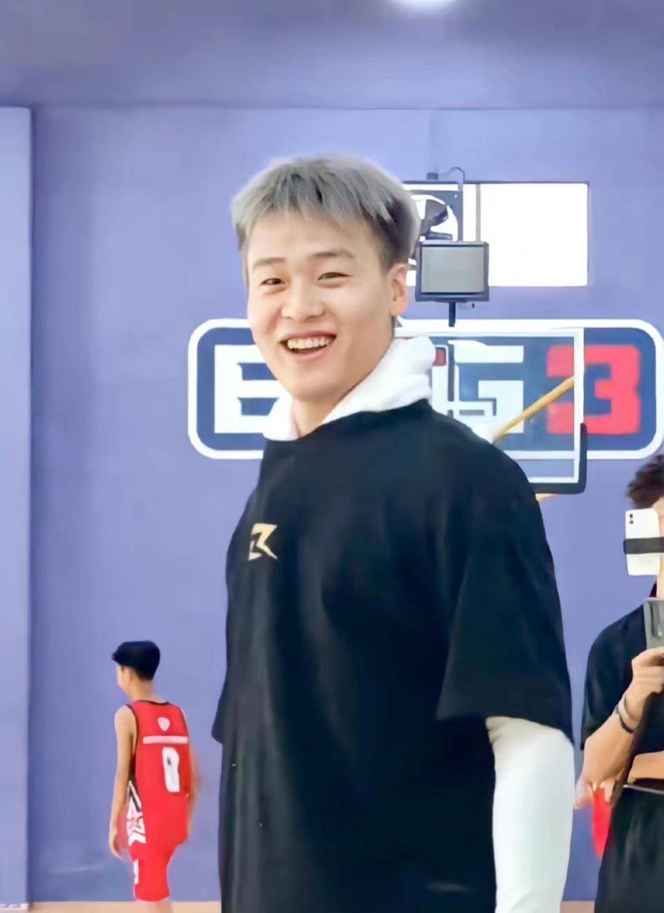 赵睿怒骂宏远官方授权店!国家队后卫不足却缺席世预赛_外界_比赛_上港